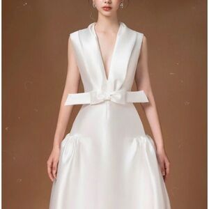 CULTMIA HACCHIC COUTURE
Pleated Maxi Dress - Elegant White Sleeveless Gown